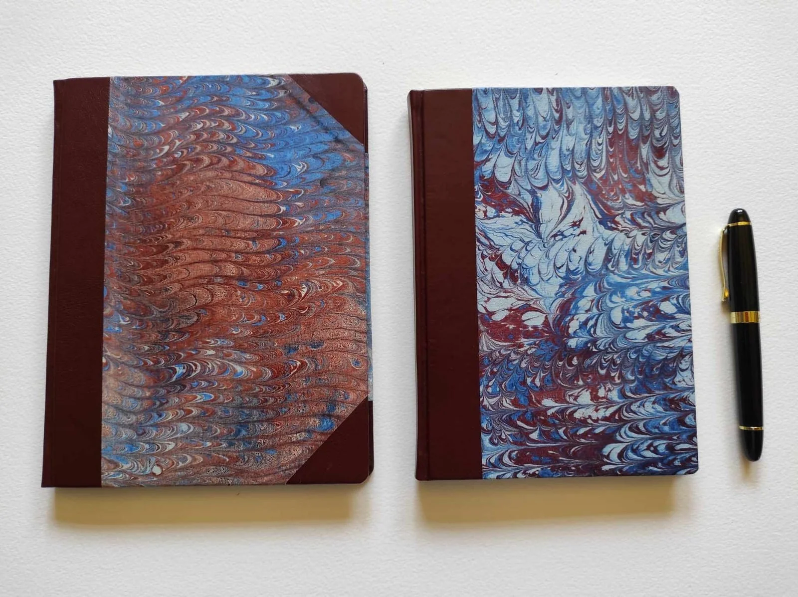 Márványfestés művészete Czink Ibolya Beatrix egyedi naplóiban