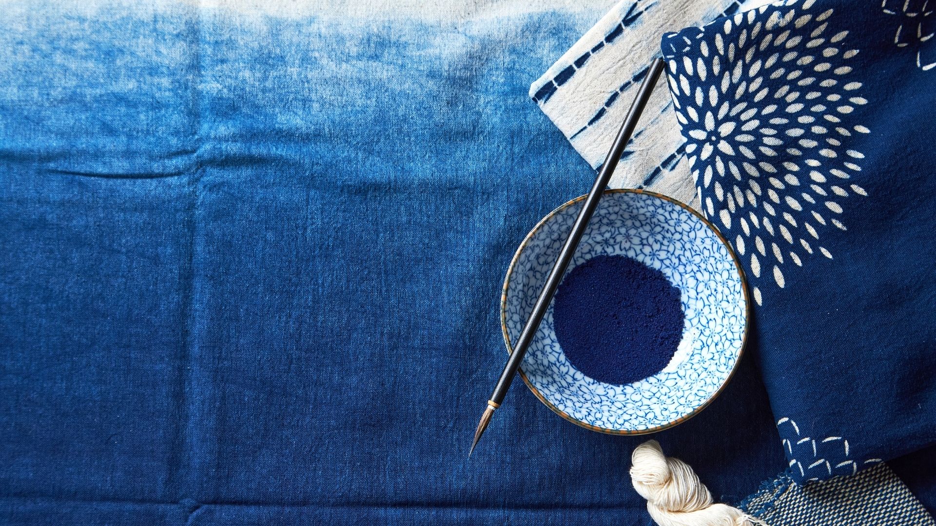 Kékfestő anyag a Piramis Szentes lakástextilben